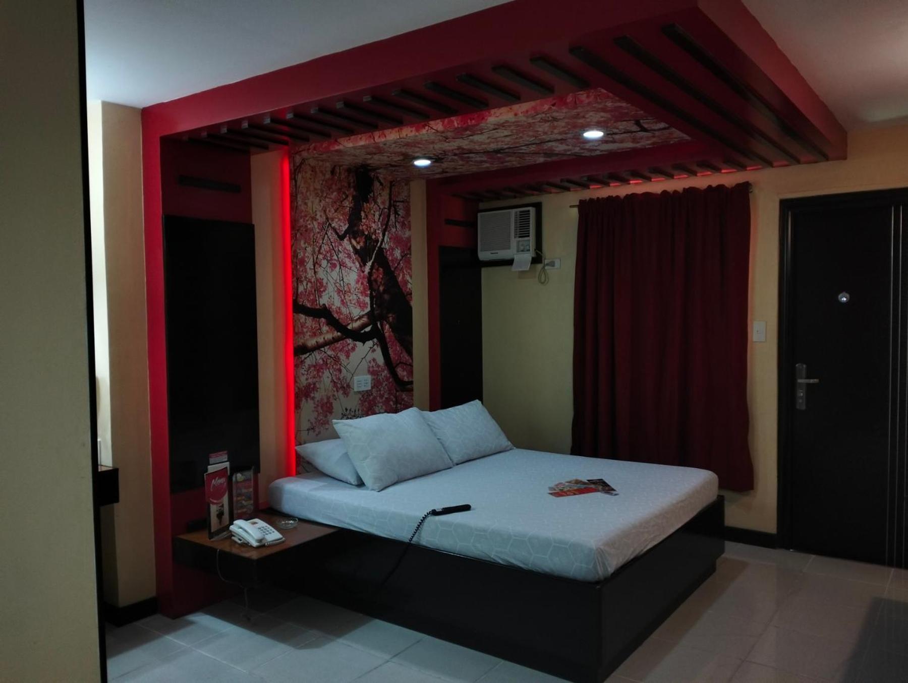 Hotel Sogo Quirino Manila Bagian luar foto