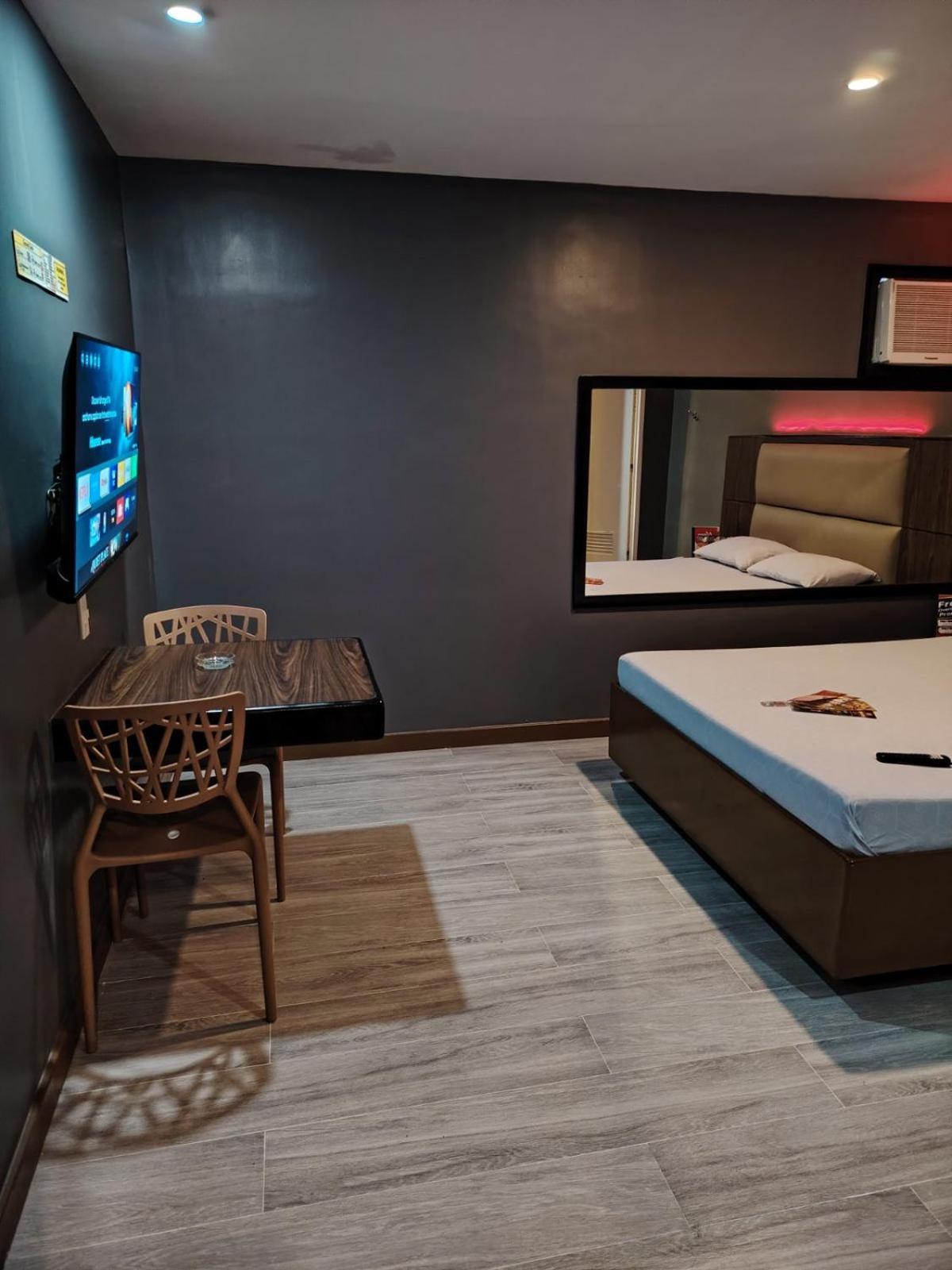 Hotel Sogo Quirino Manila Bagian luar foto